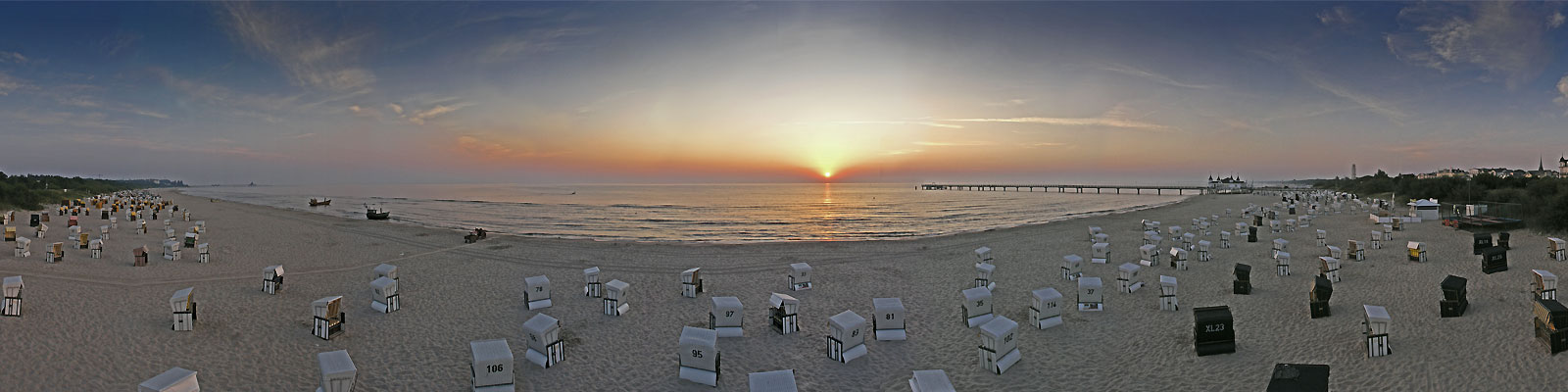 Panorama: Ahlbeck Strandkörbe im Morgenlicht - Motivnummer: use-ahl-06