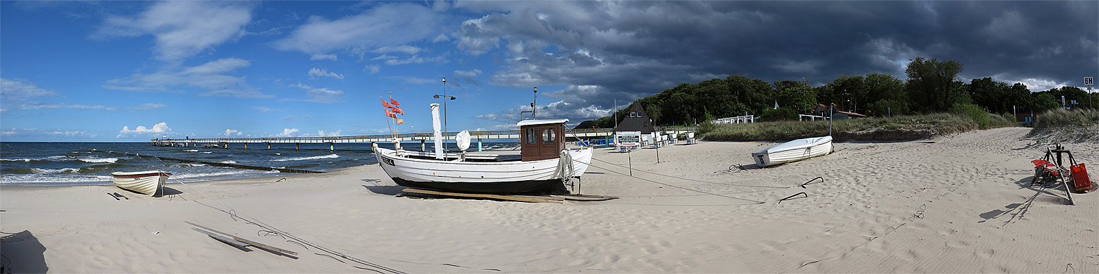 Panorama: Koserow Fischerboot am Strand - Motivnummer: use-kos-02